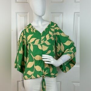 By Design Green and Cream Leaf Print Women's Top Size Small J-37